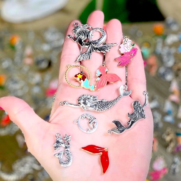 NEW MERMAIDS CHARMS PENDANTS & MORE MEGA BUNDLE GOLD SILVER ENAMEL DIY JEWELRY - Picture 9 of 15